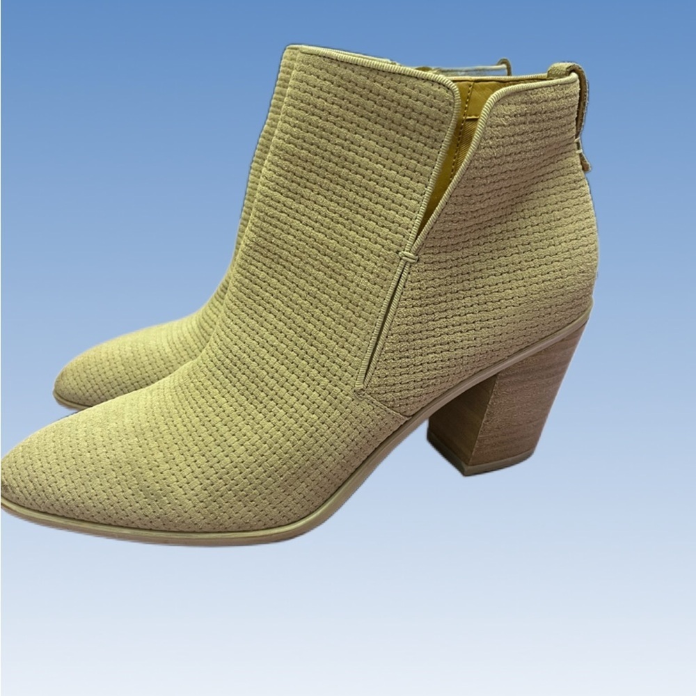 Franco Sarto Textured Tan Ankle Booties size 8.5